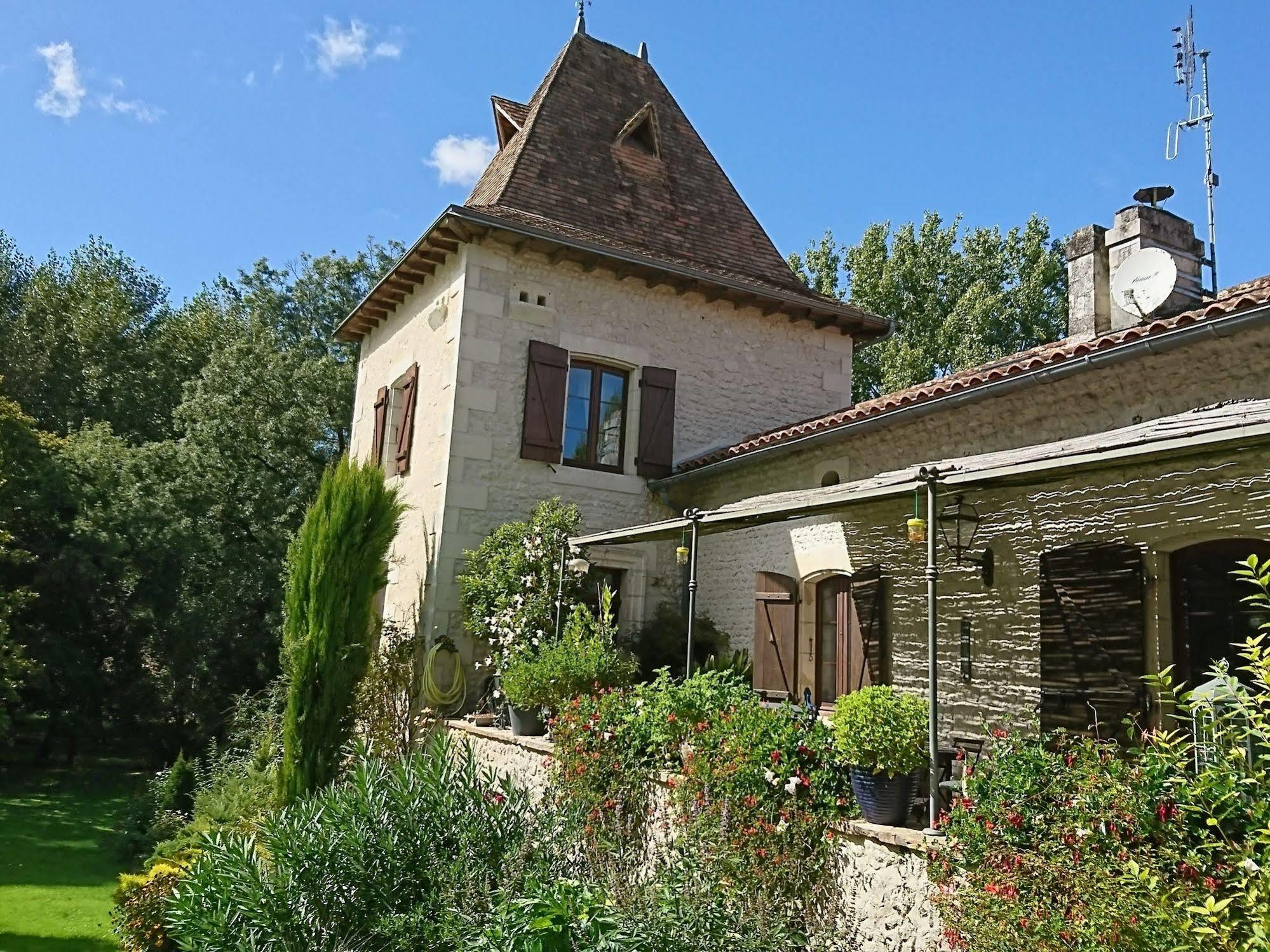 Moulin Rouhaud Hotel Montboyer Buitenkant foto