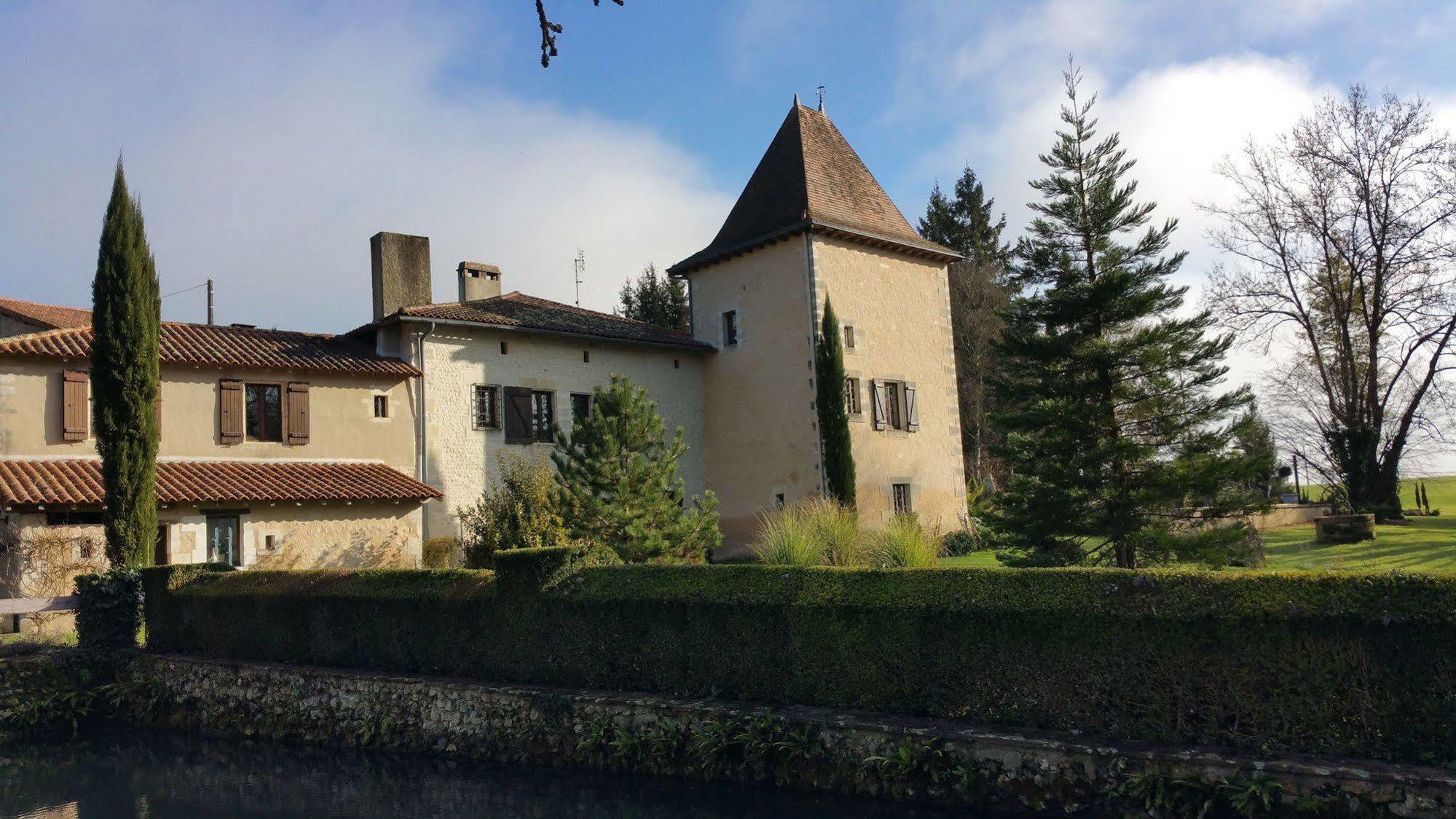 Moulin Rouhaud Hotel Montboyer Buitenkant foto