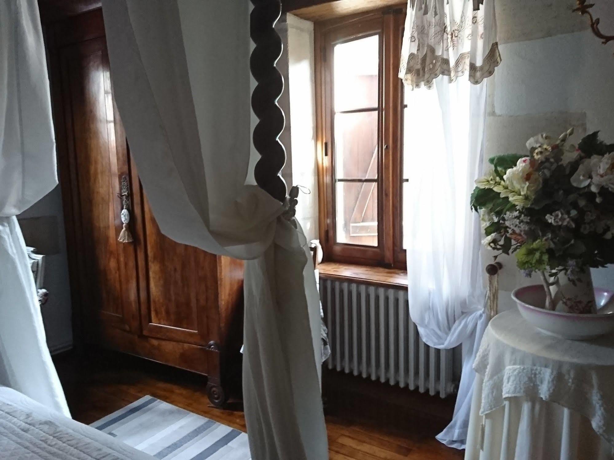 Moulin Rouhaud Hotel Montboyer Buitenkant foto